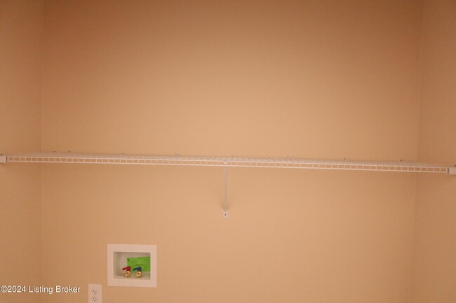 Building Photo - 114 Peonia Rd