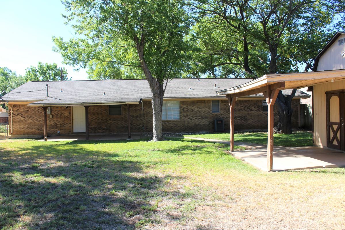 Back - 1413 Center Dr
