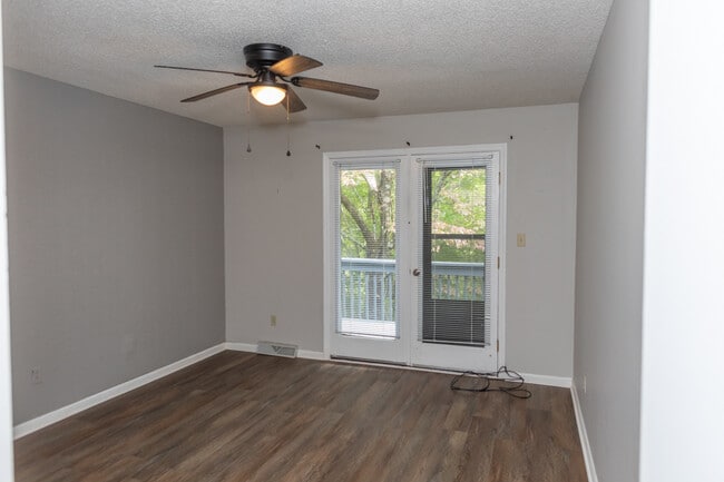 Building Photo - 7887 Kinglet Rd