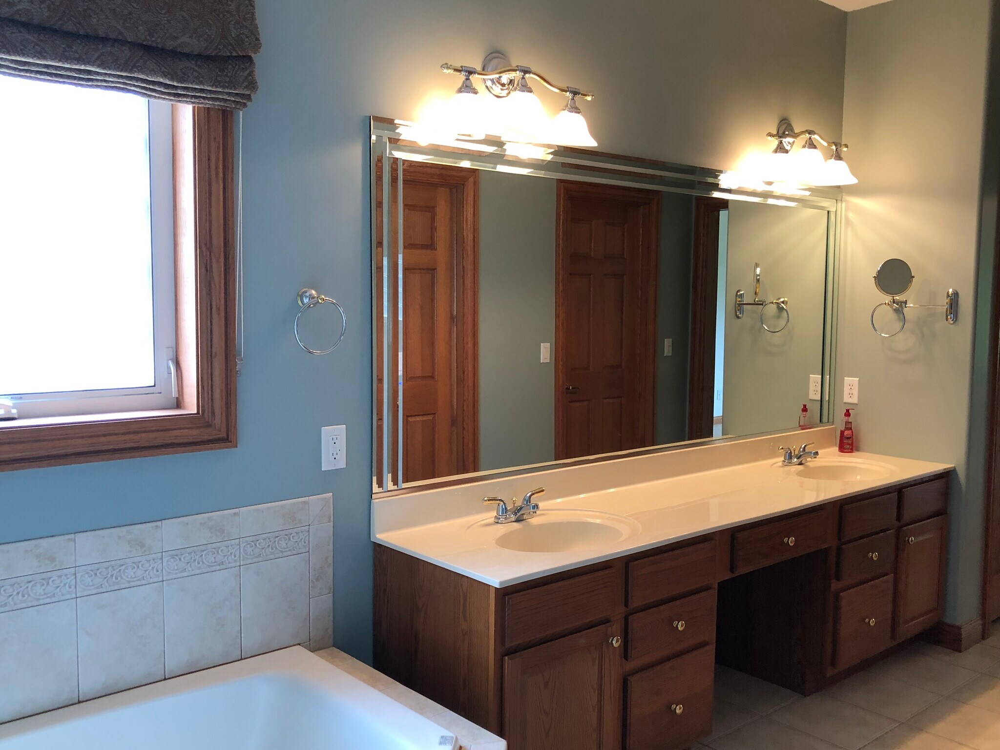 Building Photo - 859 Clearwater Cv W