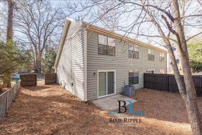 Building Photo - Spacious 3BR/2Bth Prime Smyrna Location on Dead End Street! Move in Special