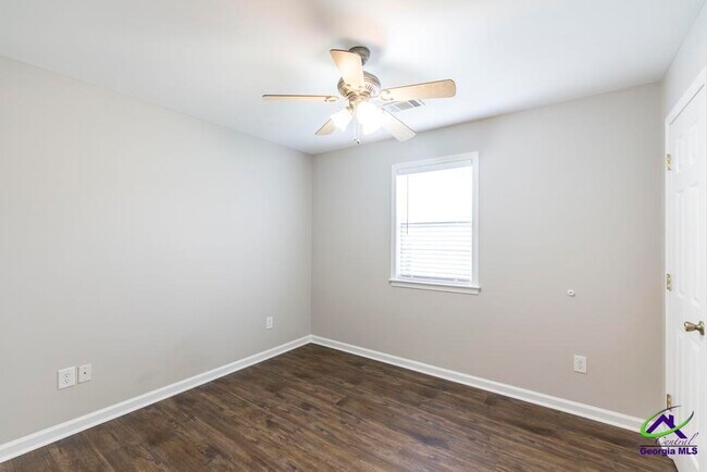 Building Photo - 200 Stirling Bridge Dr