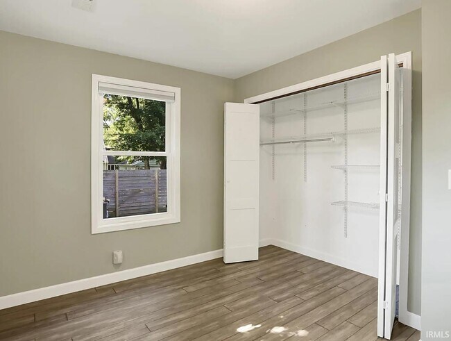 Building Photo - 1604 E University St