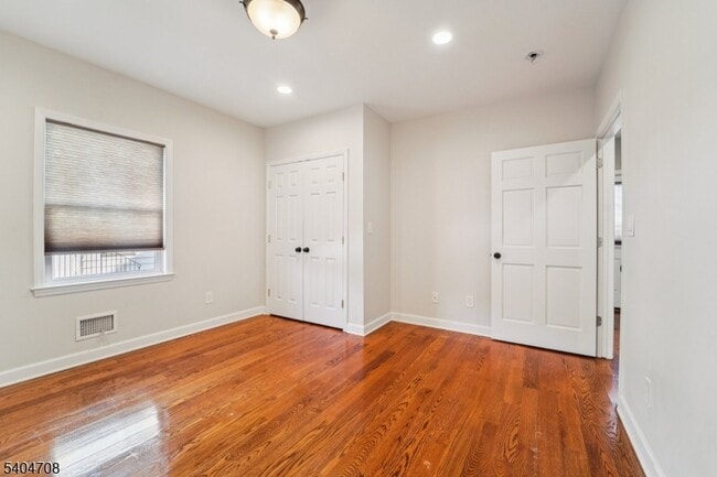 Building Photo - 204 Harrison St