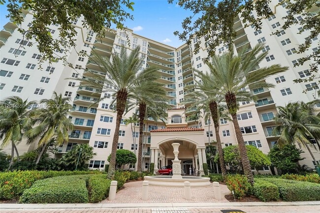 Building Photo - 19900 E Country Club Dr