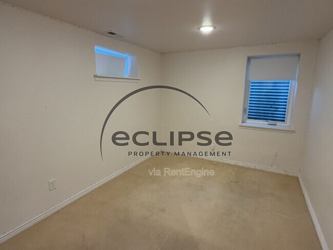 Building Photo - 1250 Orchard Ave