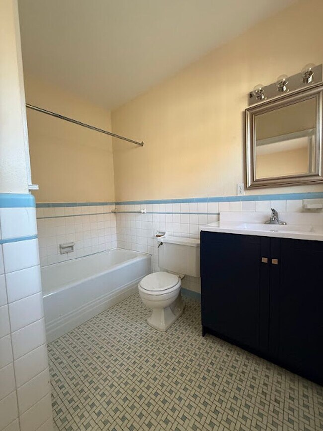 Building Photo - 1265-2167 Union Ave