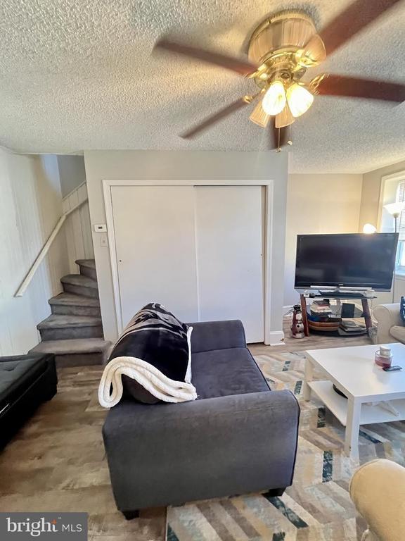 Building Photo - 125 Maple St