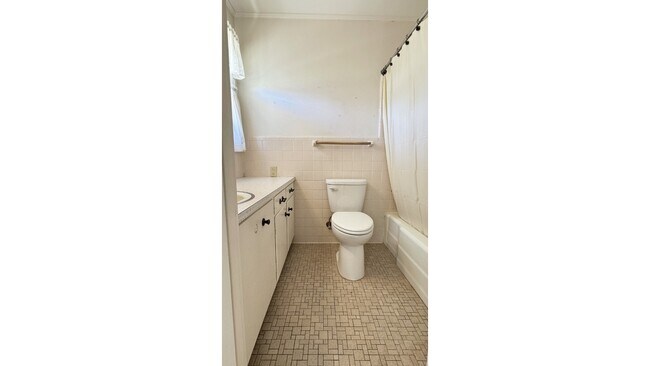 Building Photo - 500 Chickasaw Dr