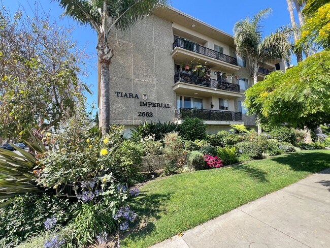 Building Photo - Charming 1BD + Den Condo in Bluff Park – Secured Parking & Prime Coastal Location