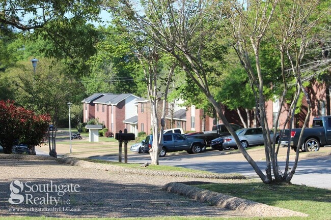 Building Photo - Woodshire Duplexes & Townhomes