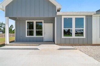 Building Photo - 130 Long Dr