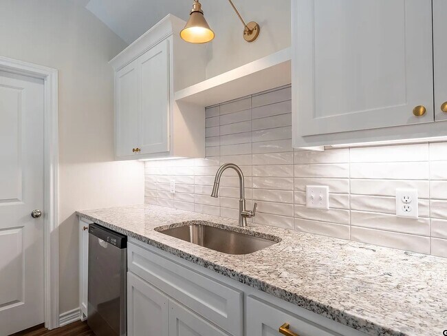 Building Photo - 215 Timberline Dr