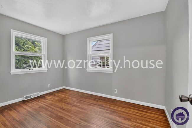 Building Photo - 1703 Heatherdowns Blvd