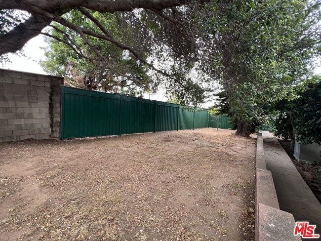 Building Photo - 214 Bellino Dr