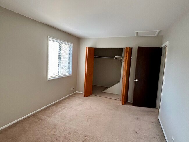 Building Photo - 727 Whitesail Dr