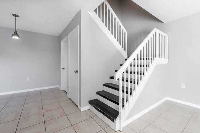 Building Photo - 117 1st Way