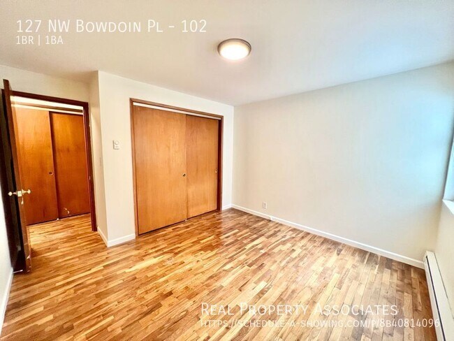 Building Photo - 127 NW Bowdoin Pl