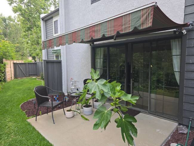 Building Photo - Updated Porter Ranch Townhome with Scenic ...
