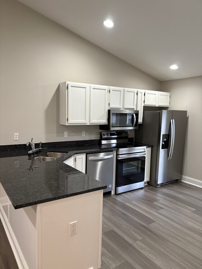 Building Photo - 10790 Ruckle St