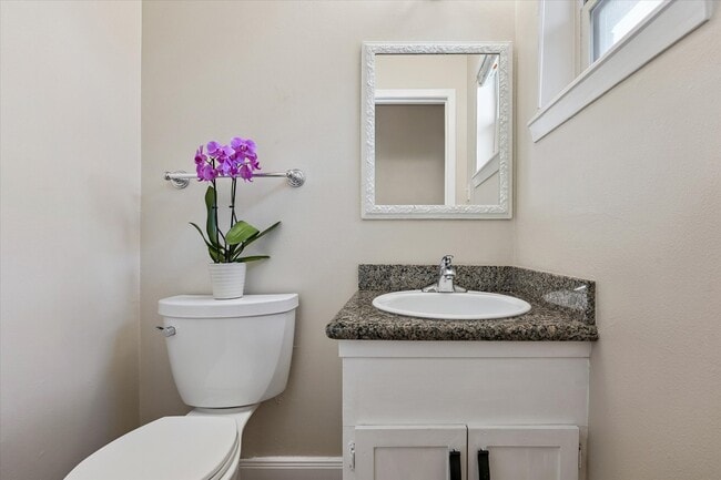 Building Photo - 1205 Autrey St