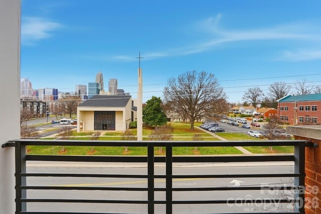 Building Photo - 440 N McDowell St