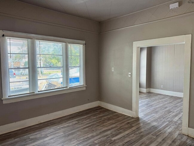 Building Photo - 1504 Austin St