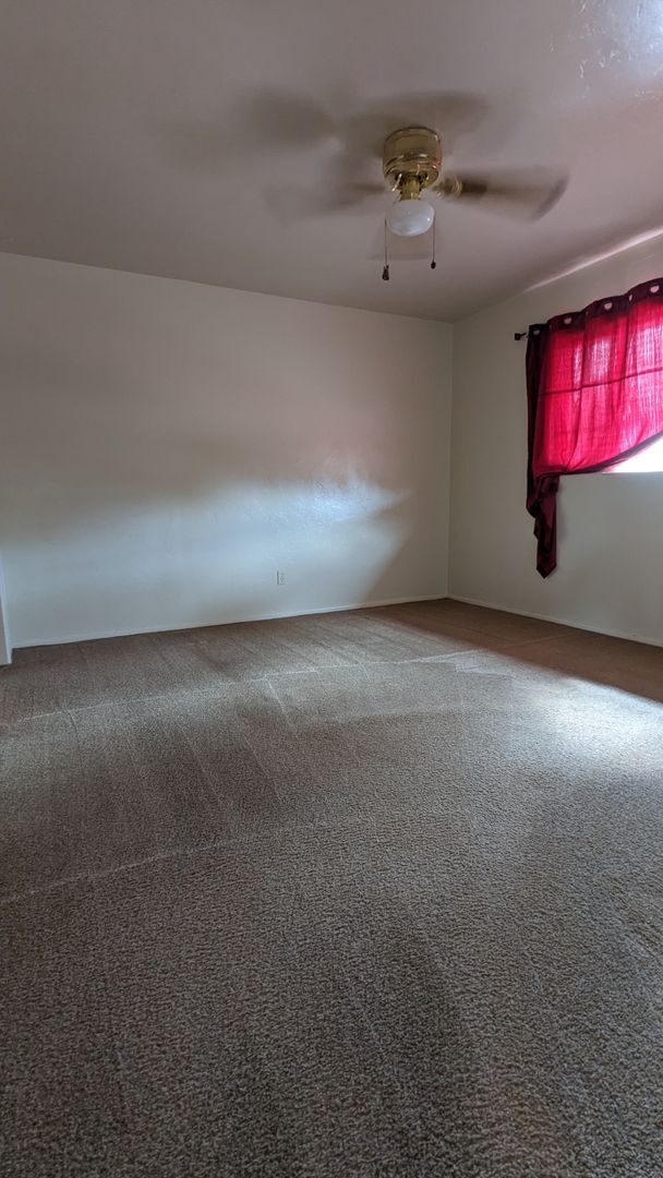 Building Photo - 3 Bedrooms and 2 Bath Rental
