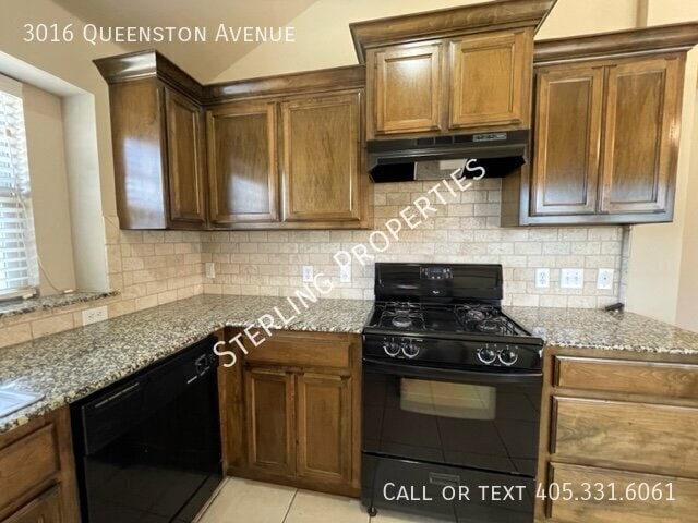Building Photo - 3016 Queenston Ave