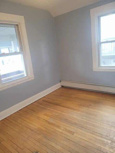 Bedroom 1 - 58 Beech St