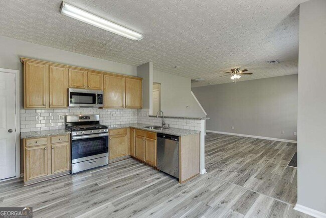 Building Photo - 678 Clairidge Elm Trail SW