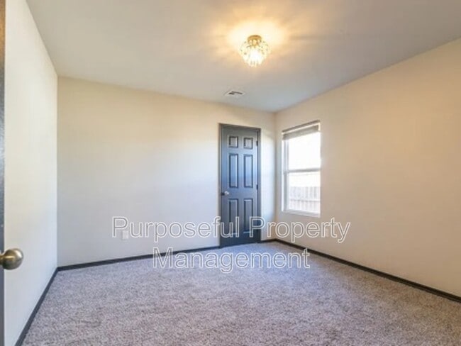 Building Photo - 1425 Sandstone Dr