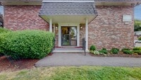 Building Photo - Convenient 1 Bedroom Condo close to train ...