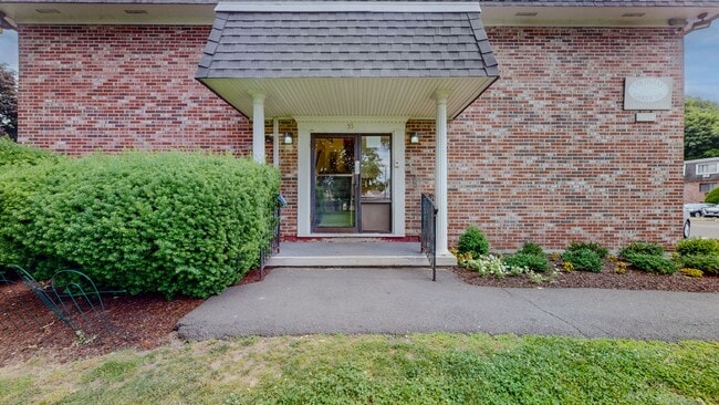 Primary Photo - Convenient 1 Bedroom Condo close to train ...