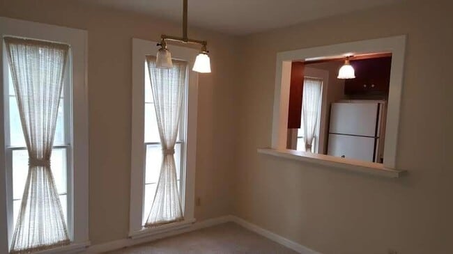 Building Photo - 316 1/2 E 7th Street Unit