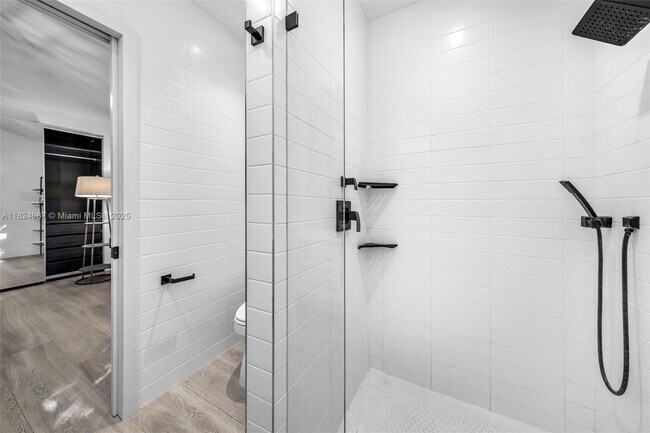 Building Photo - 861 NE 74th St