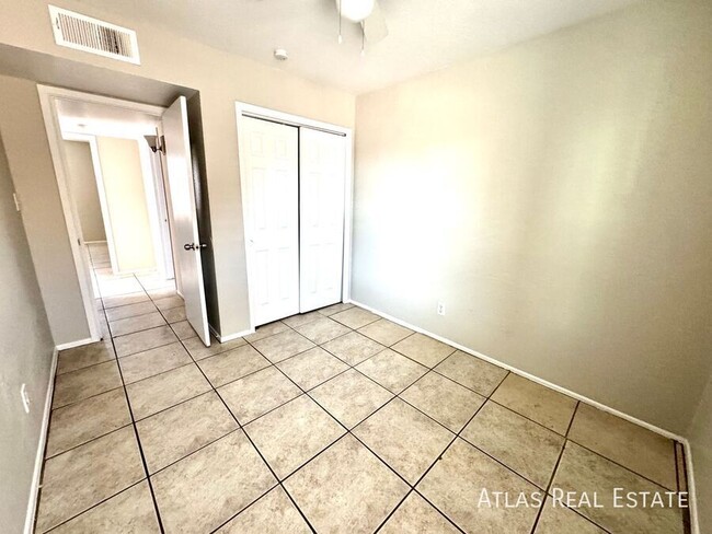 Building Photo - ONE MONTH FREE! 2 Bedroom 1 Bath in Mesa M...