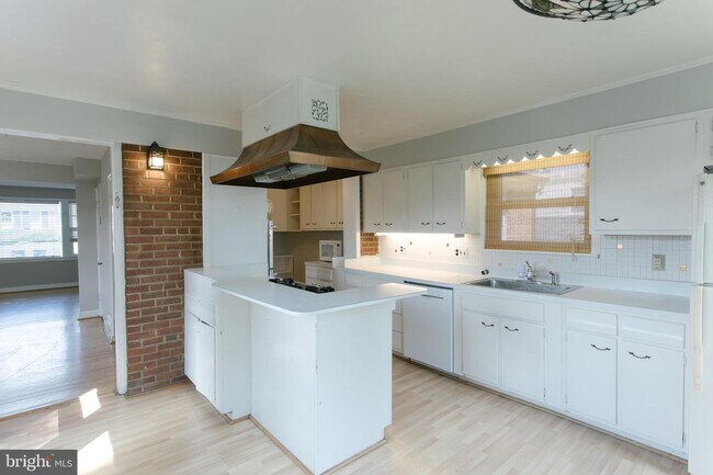 Building Photo - 2809 Pierpont St