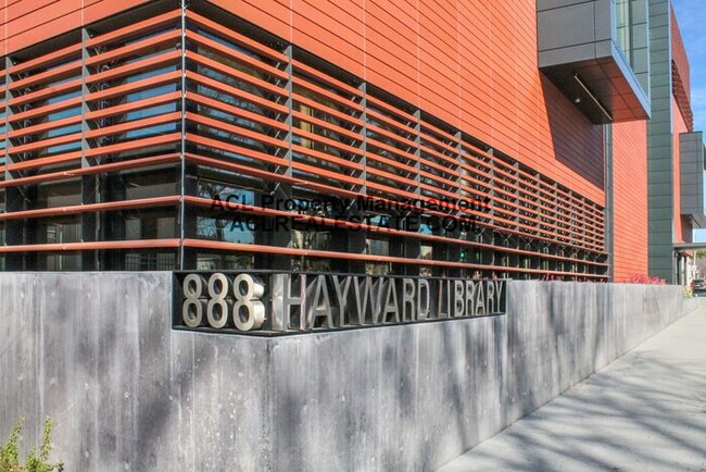 Building Photo - Quiet and Quaint Hayward Hills Condo 4 Rent