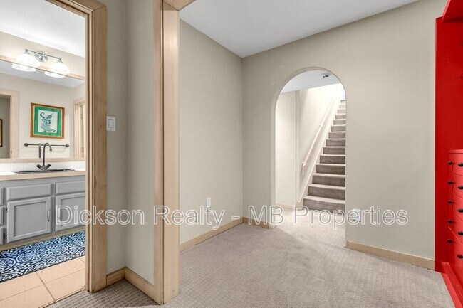 Building Photo - 2205 S Arlington Ave