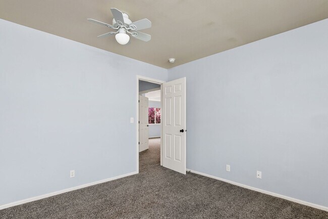 Building Photo - Parkside Paradise: Spacious 5-Bed Luxury in Hobble Creek