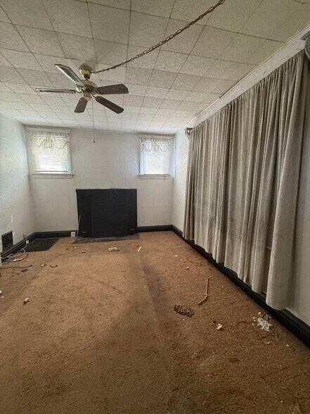 Building Photo - 2118 Rosebud Ave