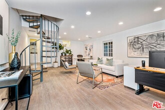 Building Photo - 717 Huntley Dr
