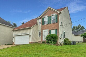 Building Photo - Three bed two bath home with 2 car garage. Less than 7 miles from airport & close to Percy Priest...