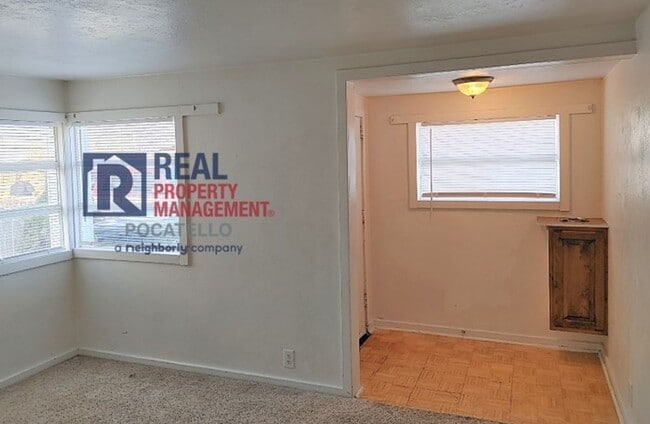 Building Photo - 517-519 E Cedar St