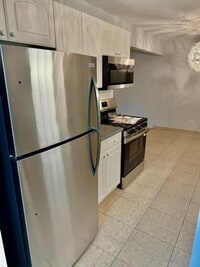 Building Photo - 860 E Old Willow Rd