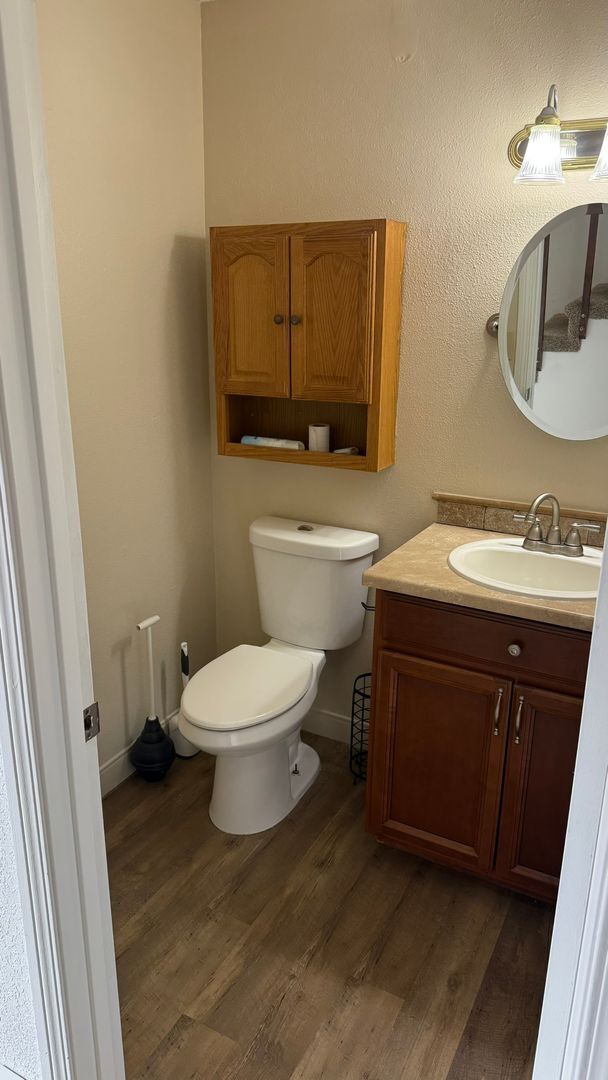 Building Photo - 3 Bed 2 1/4 Bath Townhome