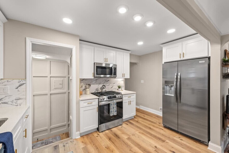 Building Photo - 6536 Lawnwood Ave