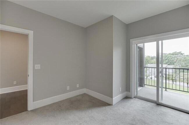 Building Photo - 456 Parkway Dr NE