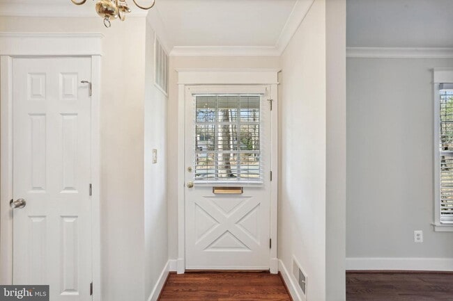 Building Photo - Renovated 4 Bed, 2.5 Bath in Wyngate WITH LAWN CARE INCLUDED!